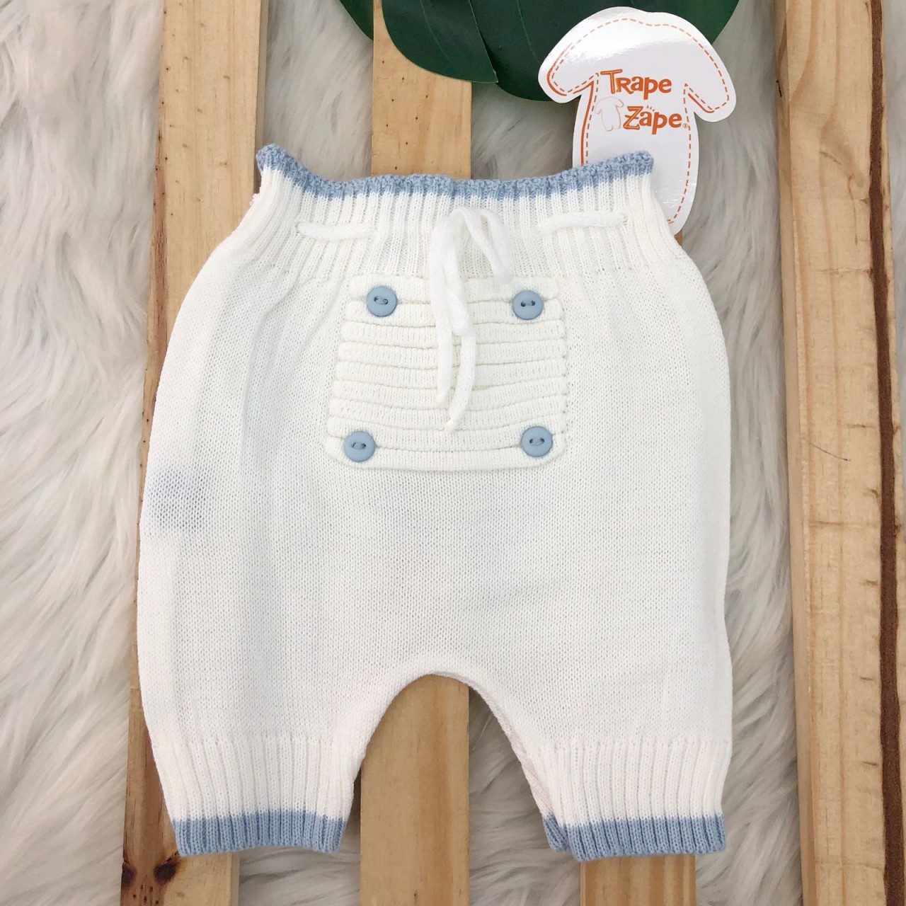 Shortinho de linha- branco com azul bebe